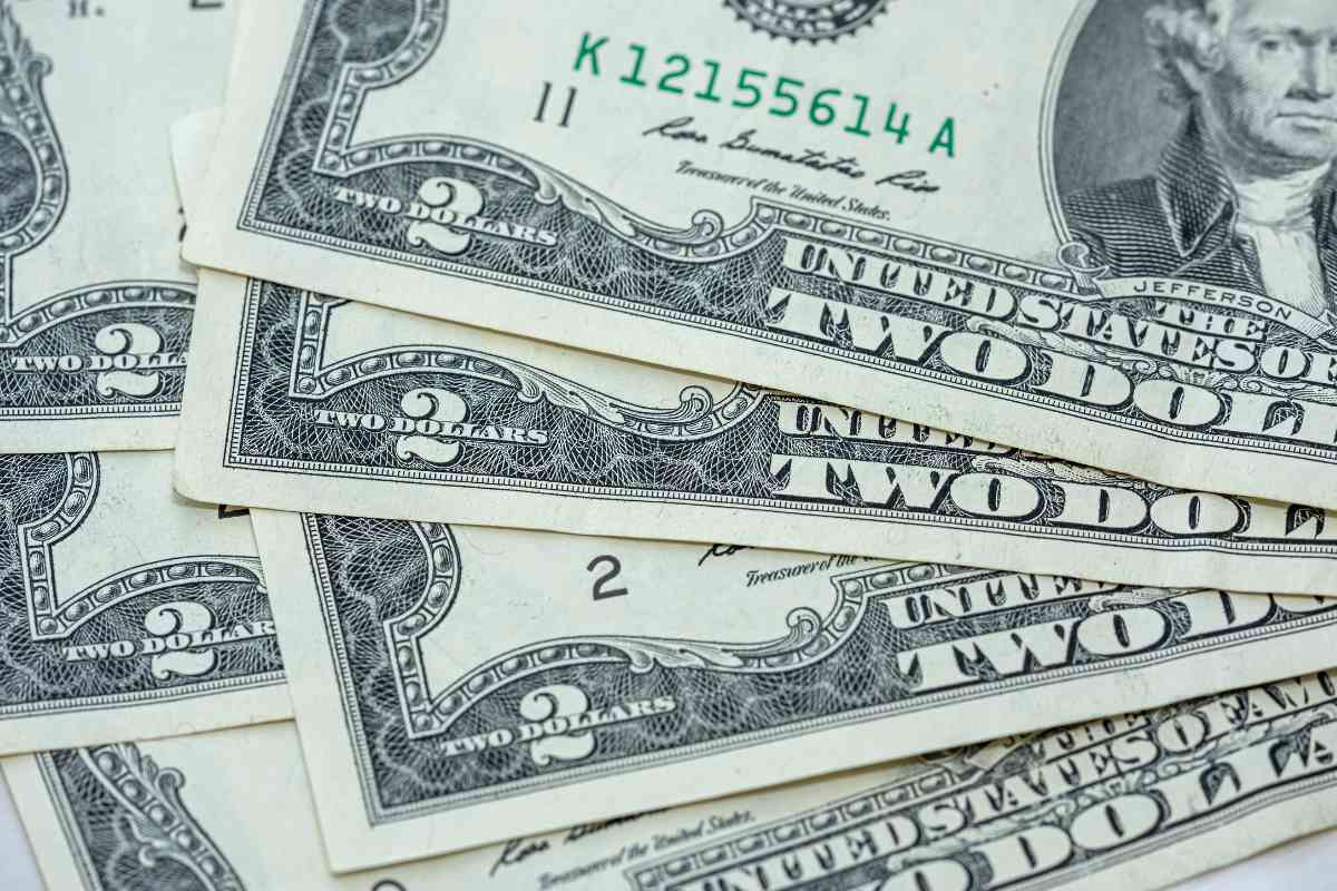 Il fortunato proprietario di questa banconota da 2 dollari riceve un compenso di quasi 3 milioni di dollari