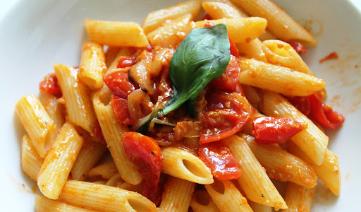 Pasta al pomodoro: consigli degli esperti per gestire la glicemia