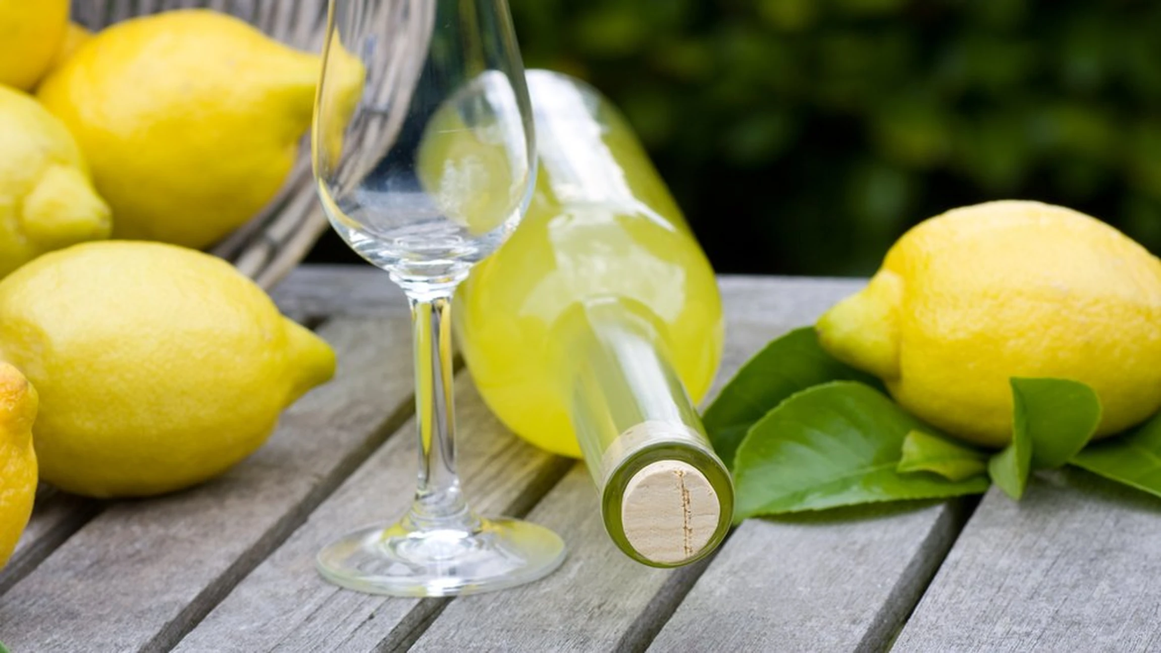 Scopri i 3 segreti dello chef per un limoncello fatto in casa perfetto