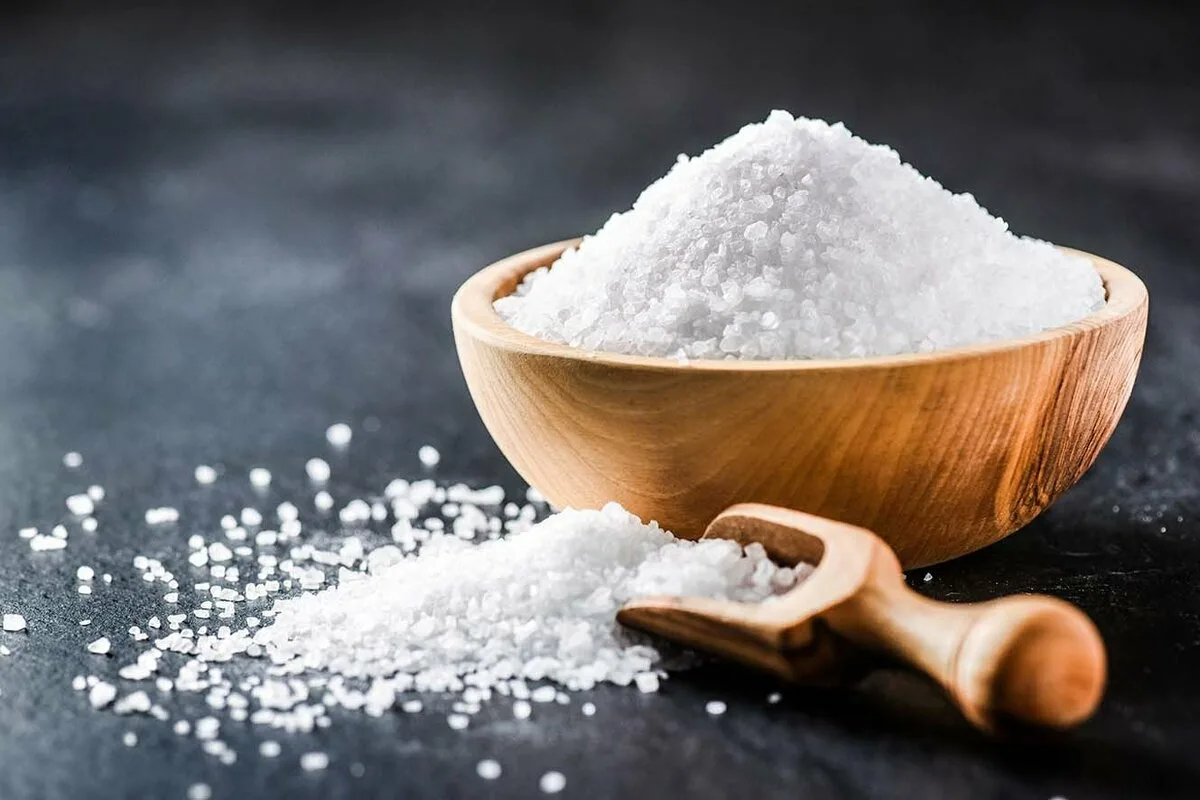 Stratagemma semplice, veloce e innocuo per liberare il lavandino con un po' di sale e quattro semplici mosse